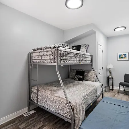 Newly Rehabbed Greystone With 2 Private Apartments, Backyard, Garage, Laundry, Close To Expressway Chicago Extérieur photo