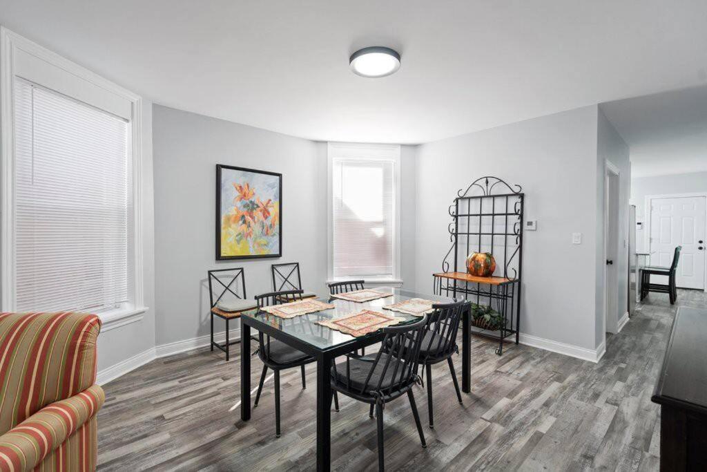 Appartement Newly Rehabbed Greystone With 2 Private Apartments, Backyard, Garage, Laundry, Close To Expressway Chicago