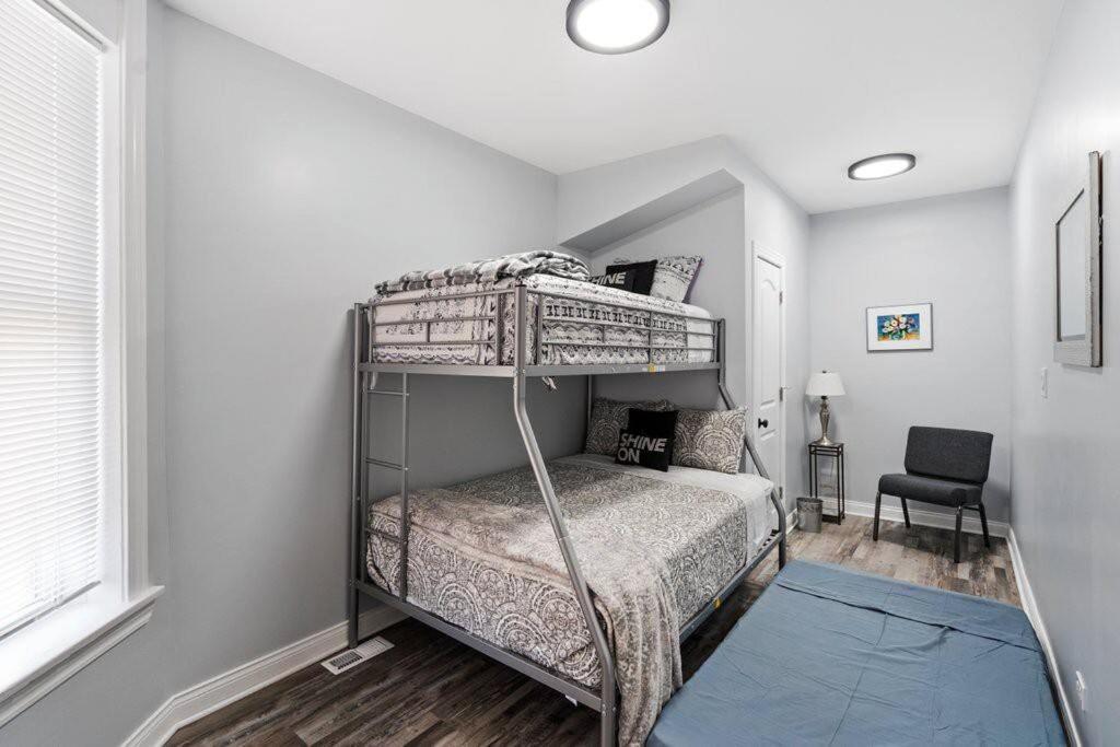 Appartement Newly Rehabbed Greystone With 2 Private Apartments, Backyard, Garage, Laundry, Close To Expressway *