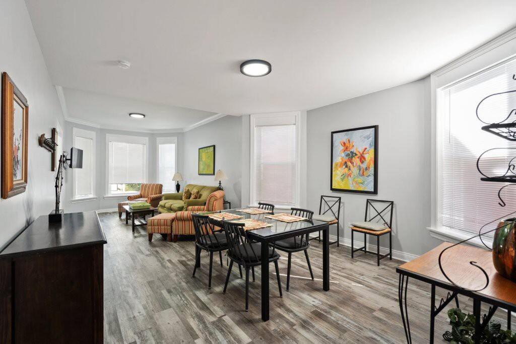 Newly Rehabbed Greystone With 2 Private Apartments, Backyard, Garage, Laundry, Close To Expressway Appartement