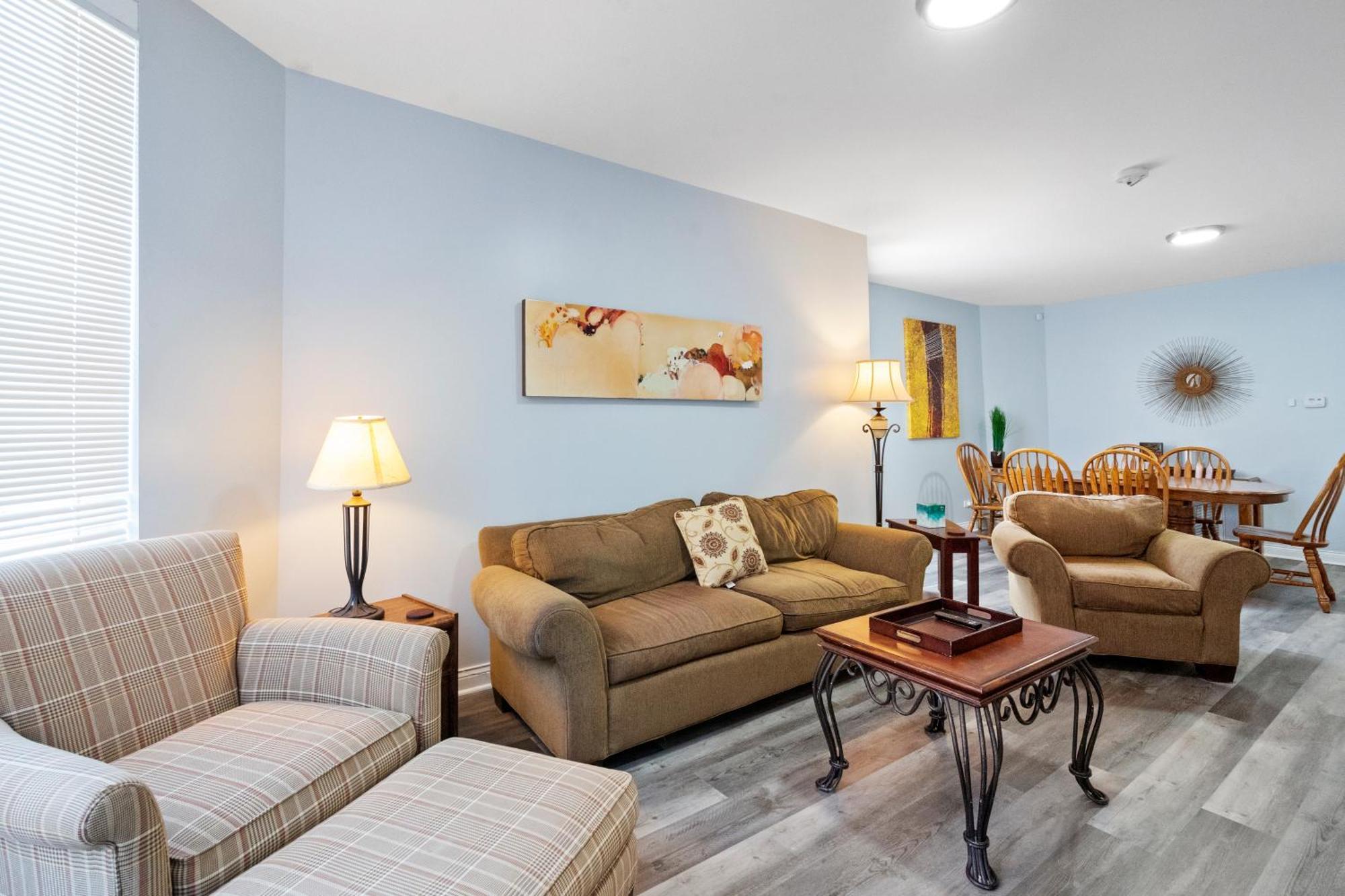 Newly Rehabbed Greystone With 2 Private Apartments, Backyard, Garage, Laundry, Close To Expressway Chicago