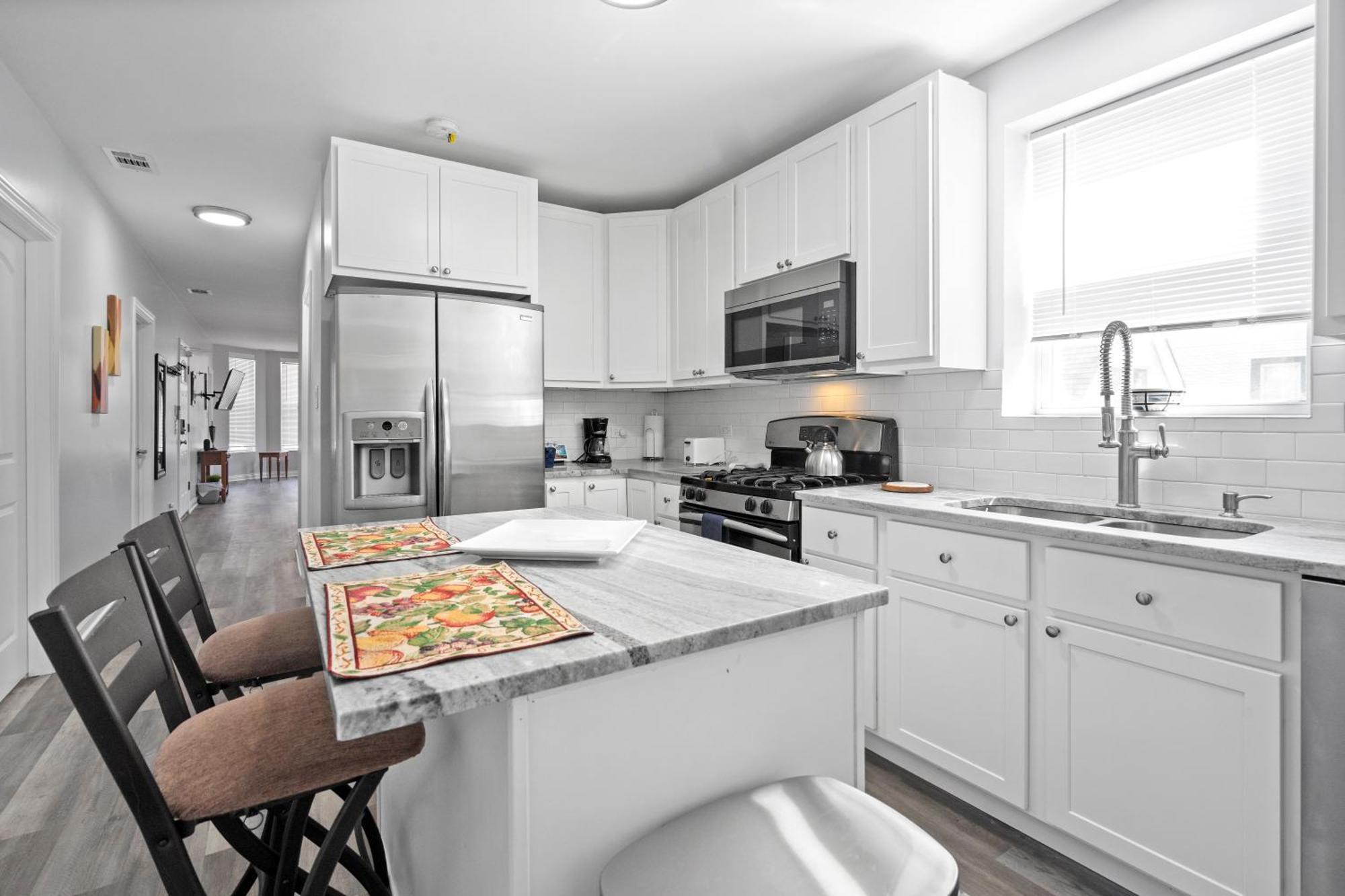Apartment Newly Rehabbed Greystone With 2 Private Apartments, Backyard, Garage, Laundry, Close To Expressway Chicago