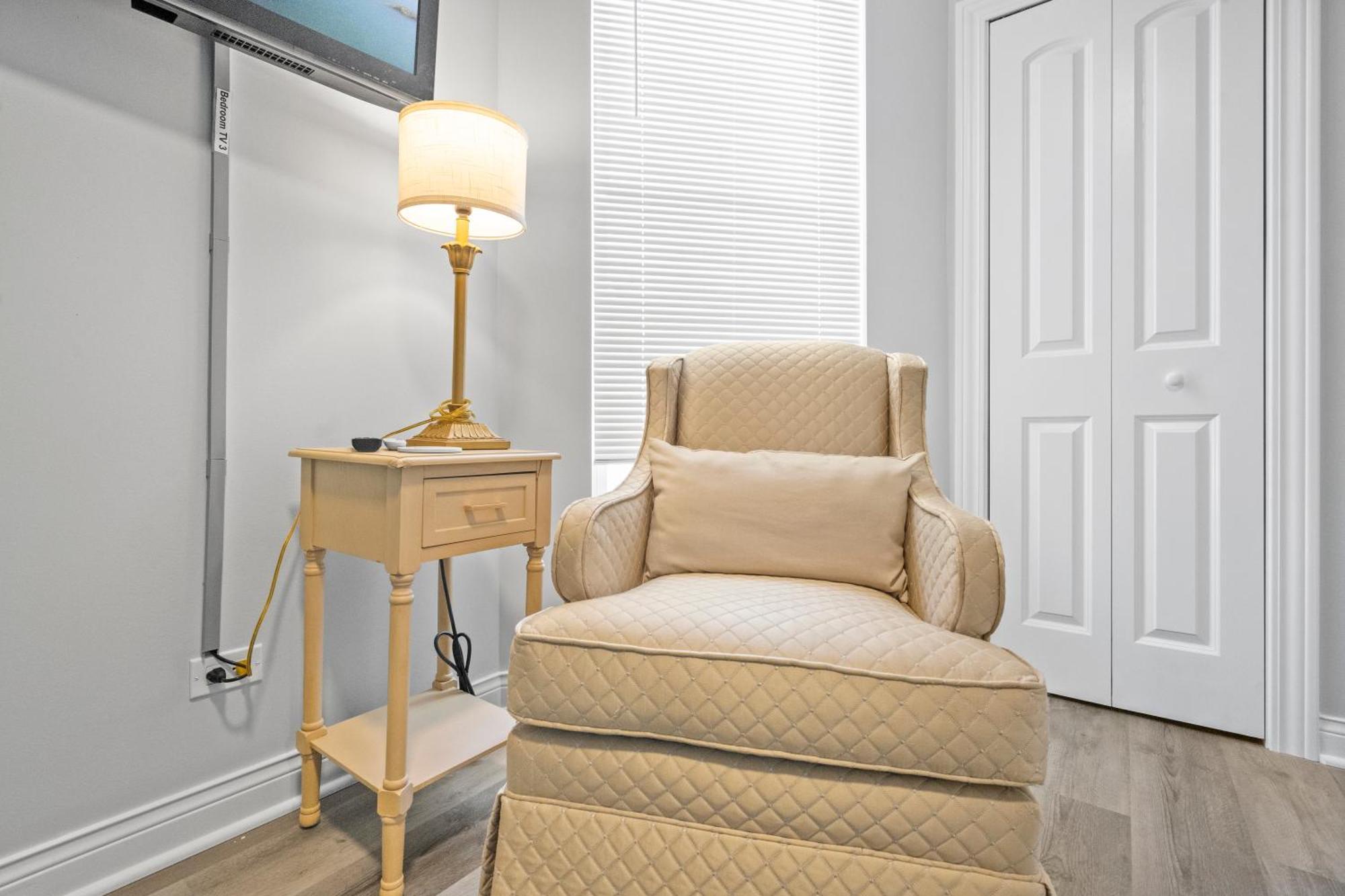 Appartement Newly Rehabbed Greystone With 2 Private Apartments, Backyard, Garage, Laundry, Close To Expressway *