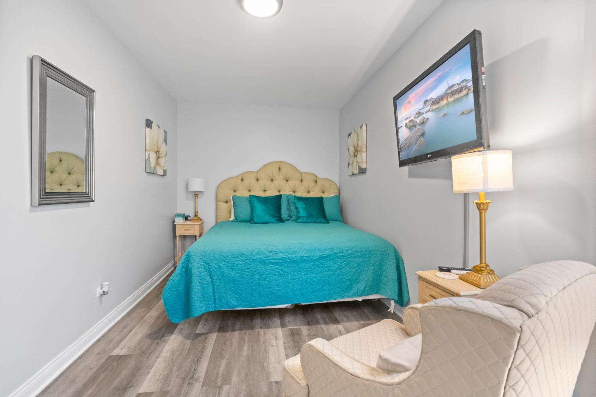 Newly Rehabbed Greystone With 2 Private Apartments, Backyard, Garage, Laundry, Close To Expressway Appartement Chicago