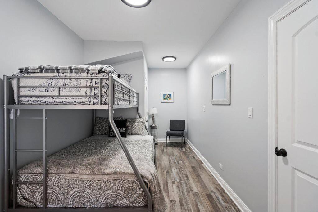 Appartamento Newly Rehabbed Greystone With 2 Private Apartments, Backyard, Garage, Laundry, Close To Expressway