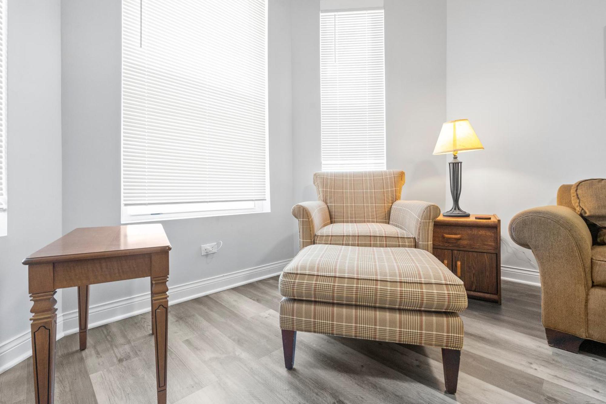 Newly Rehabbed Greystone With 2 Private Apartments, Backyard, Garage, Laundry, Close To Expressway Appartamento *